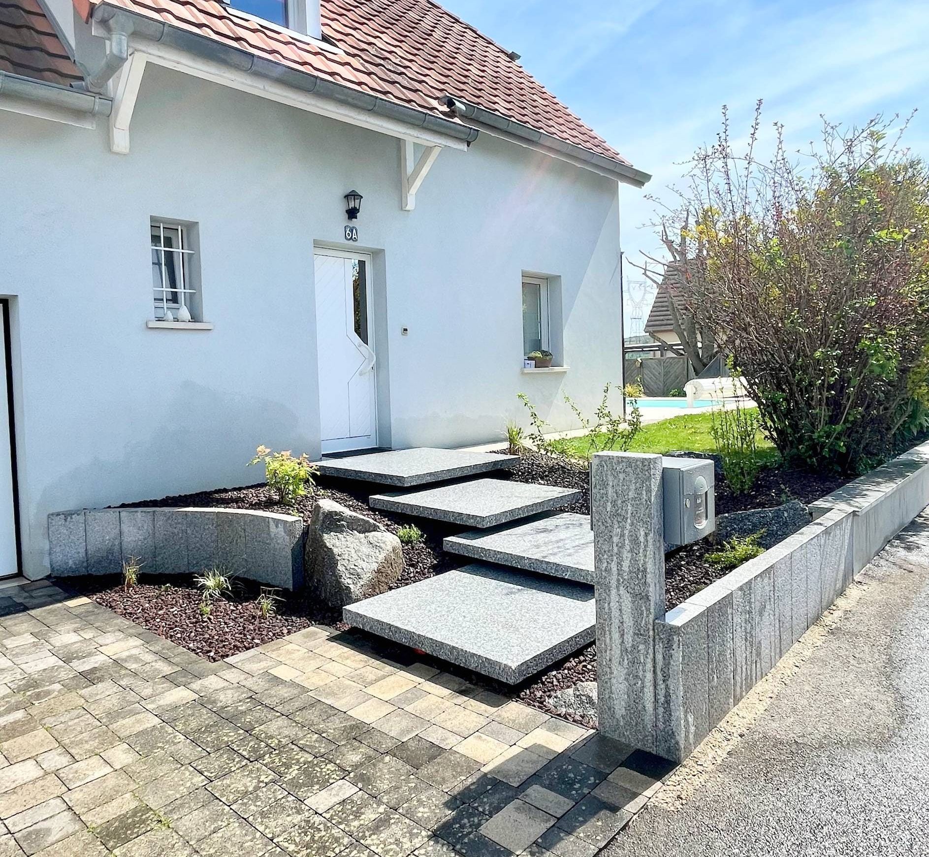 RÉAMÉNAGEMENT D&rsquo;UNE ENTRÉE